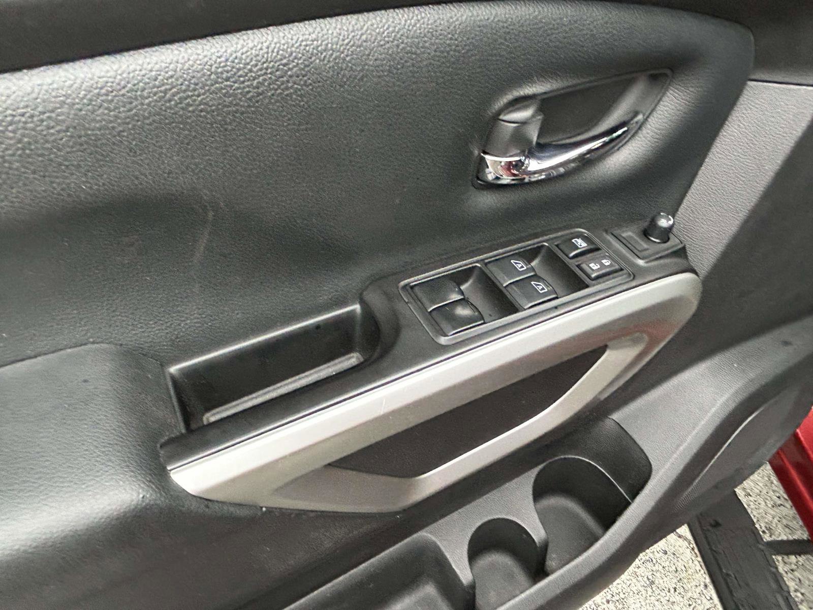 Used 2019 Nissan Titan SV image 16