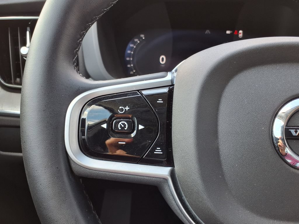 Certified 2025 Volvo XC60 B5 Plus AWD/4WD image 23