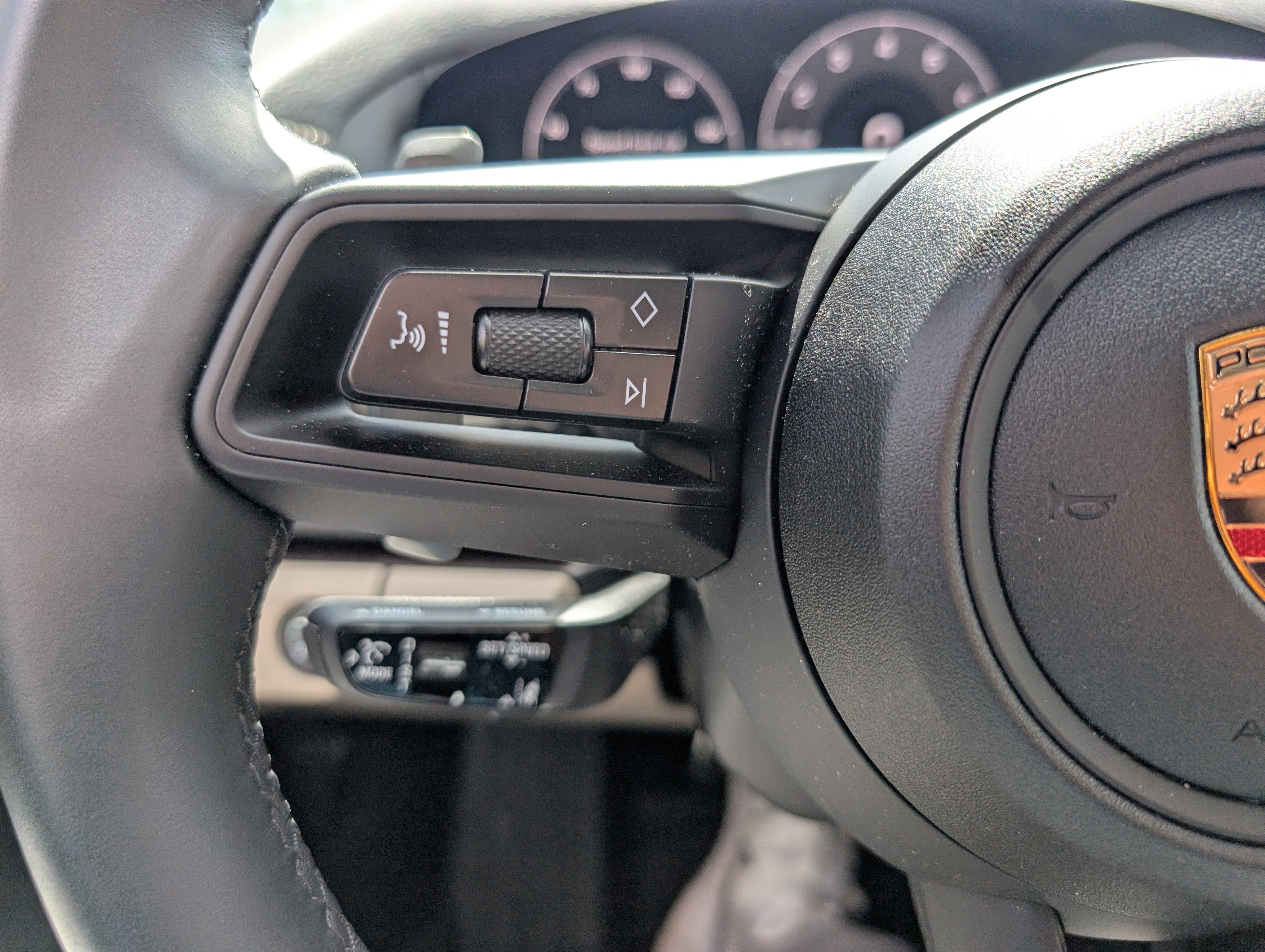 Certified 2025 Porsche Panamera 4 image 29