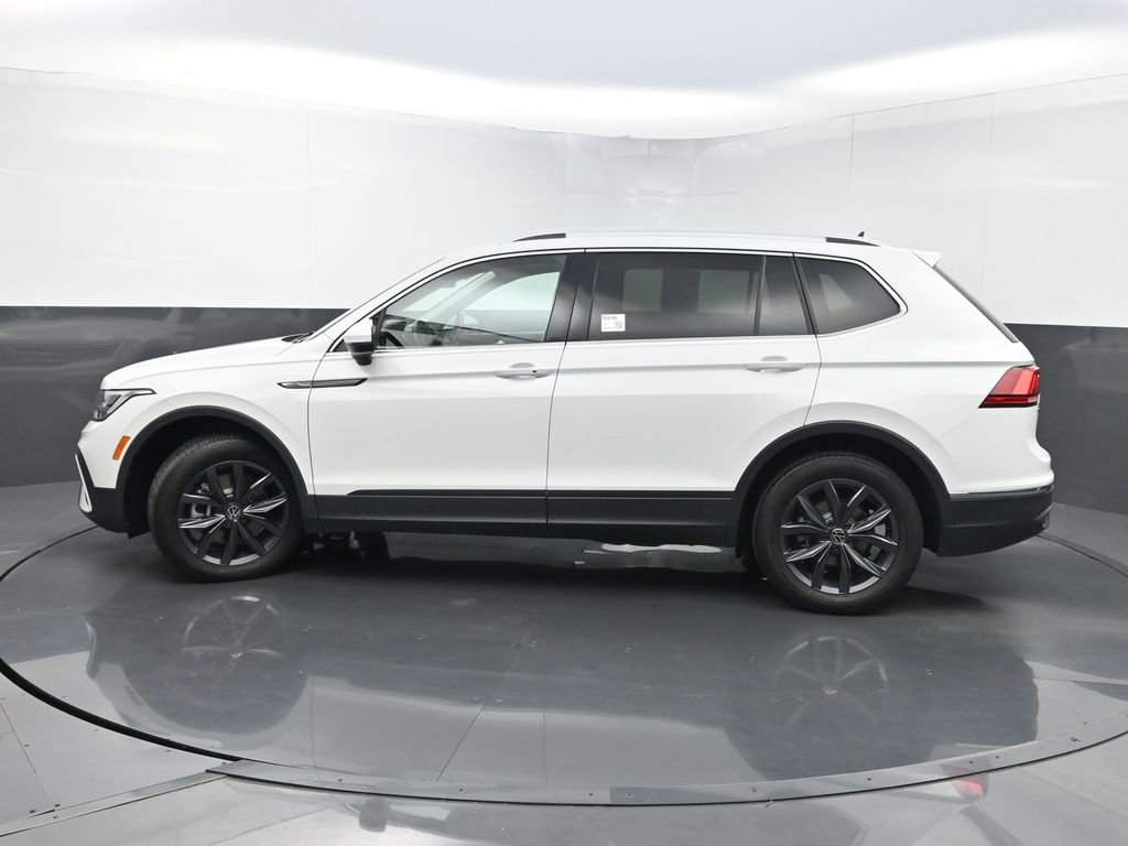 Used 2024 Volkswagen Tiguan SE image 40