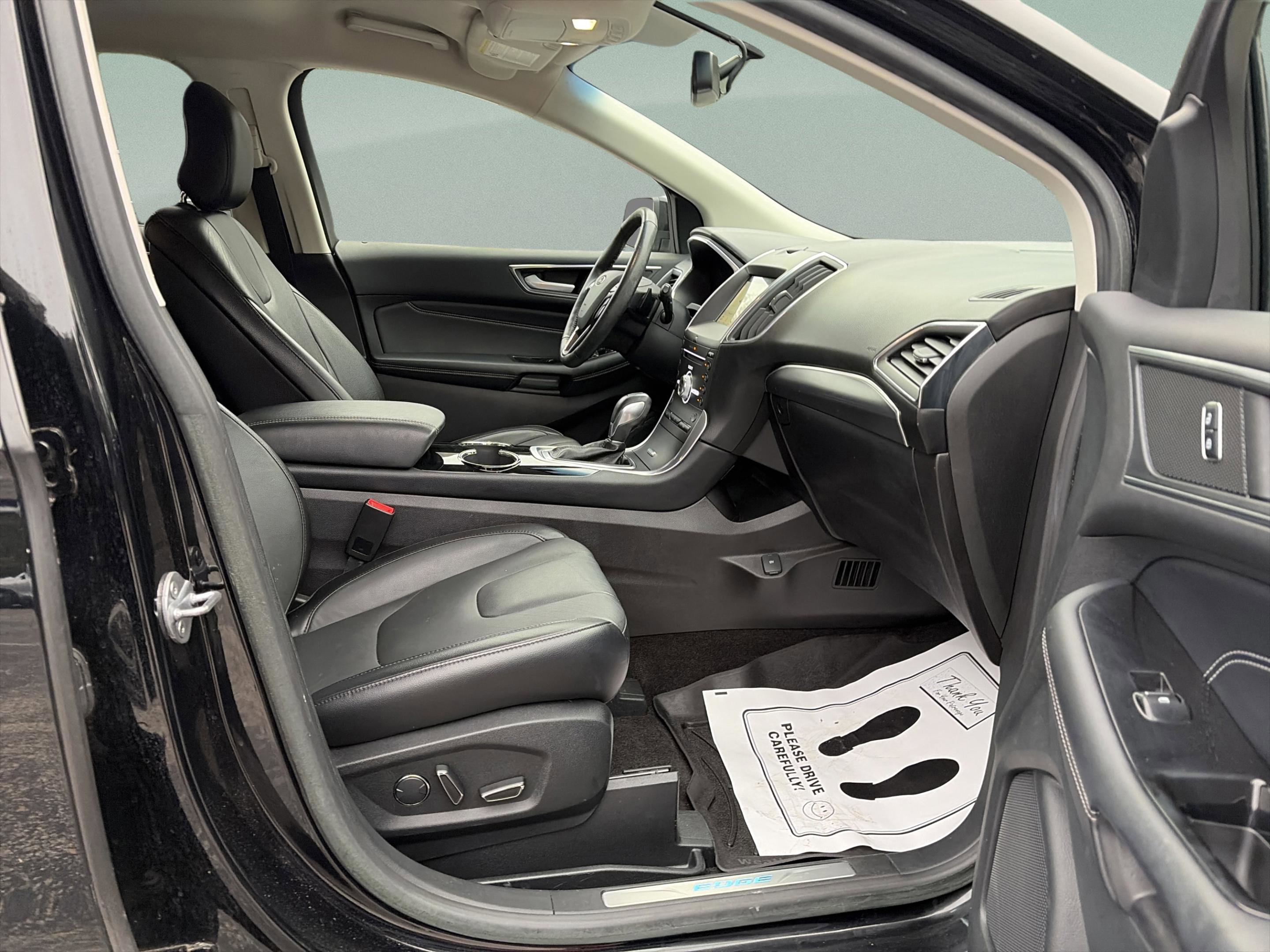 Used 2018 Ford Edge Titanium w/ Technology Package image 17