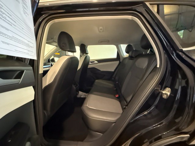 Used 2025 Volkswagen Taos SE FWD image 16