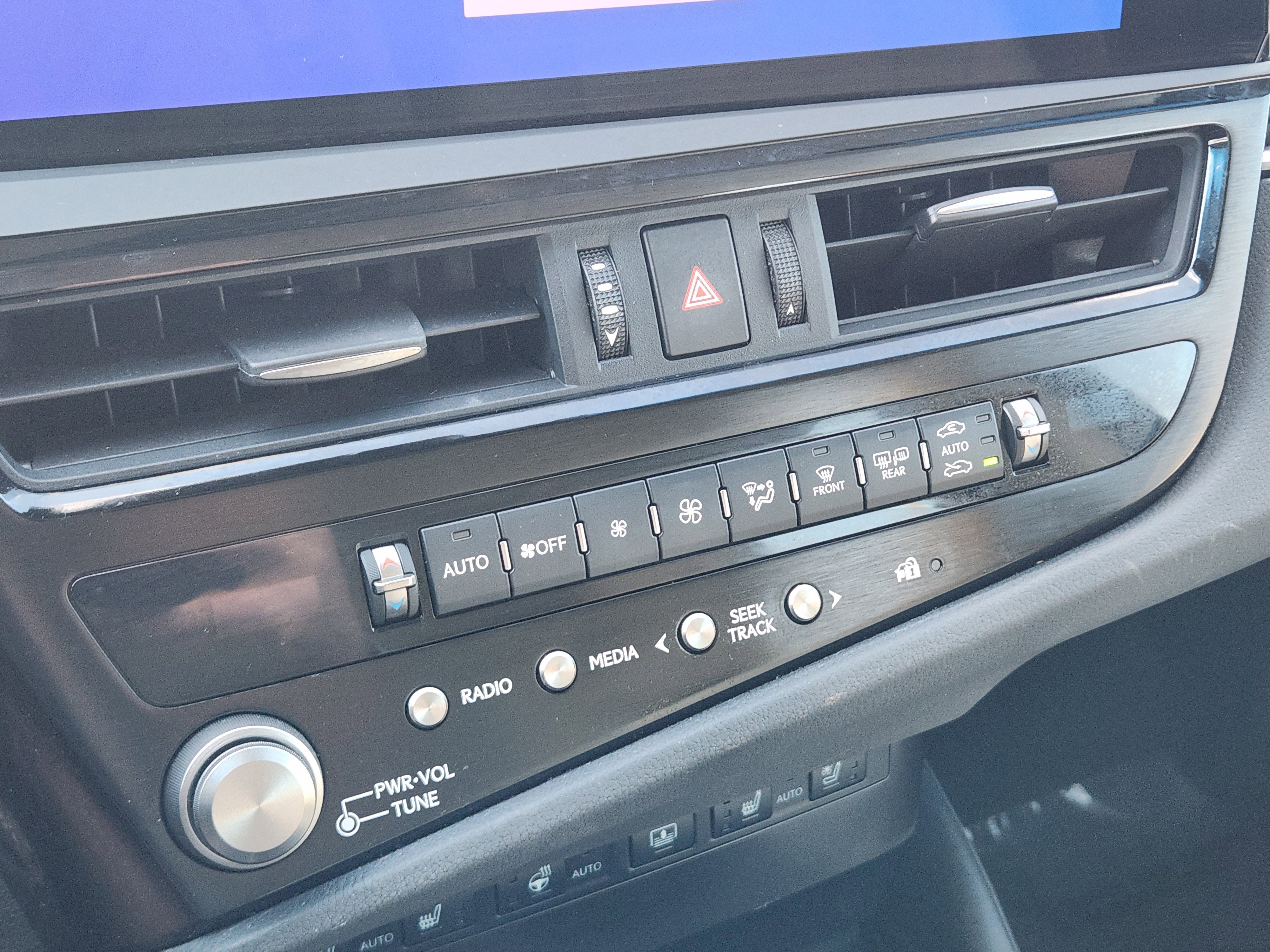 Used 2024 Lexus ES 350 w/ Luxury Package image 23