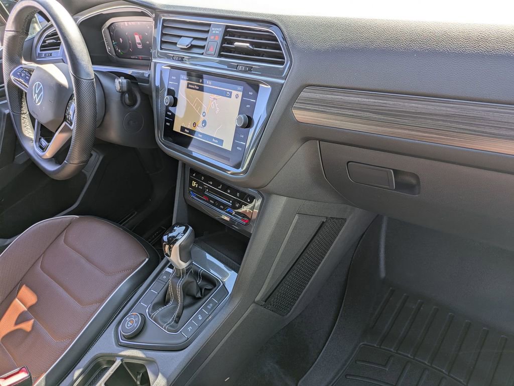 Used 2024 Volkswagen Tiguan SEL R-Line AWD/4WD image 38