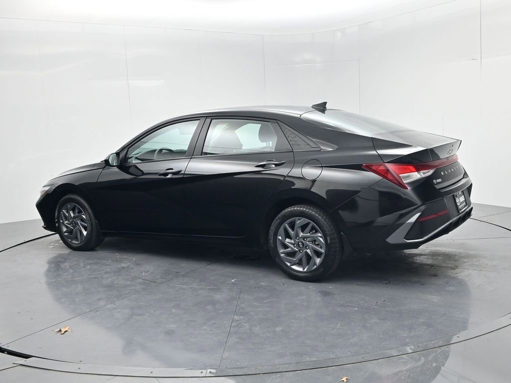 Used 2024 Hyundai Elantra SEL image 5