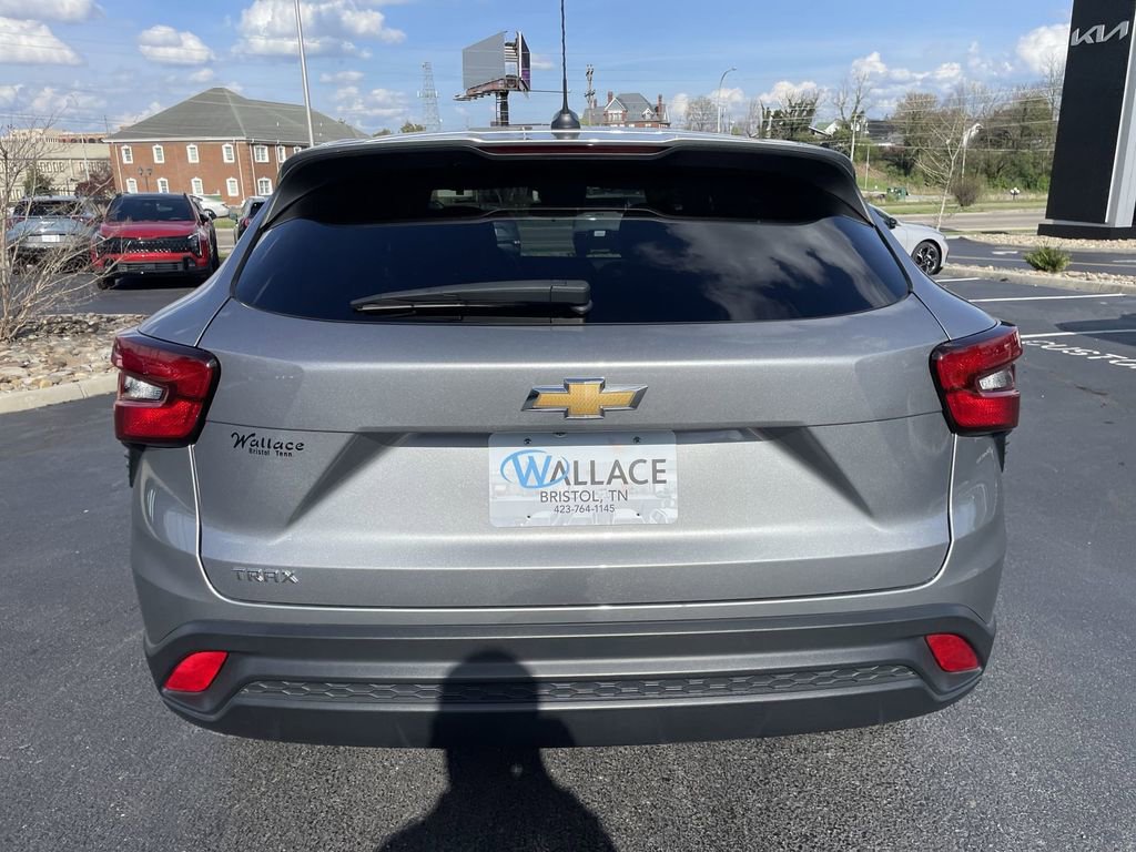 Used 2024 Chevrolet Trax LS w/ Driver Confidence Package image 5