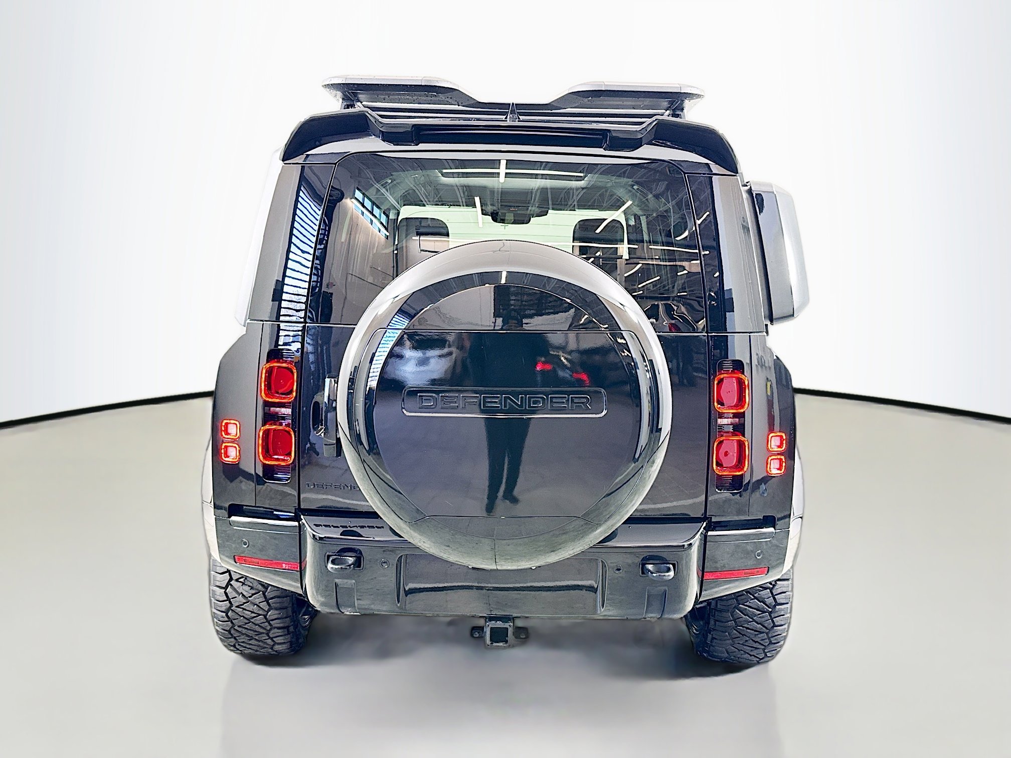 Used 2025 Land Rover Defender 110 X-Dynamic SE image 6