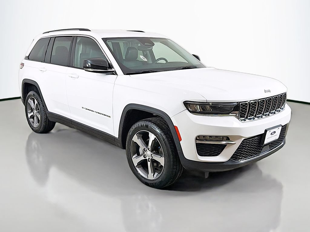 Used 2023 Jeep Grand Cherokee Limited AWD/4WD image 2