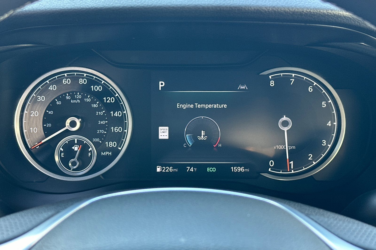 Used 2025 Genesis G70 2.5T image 25