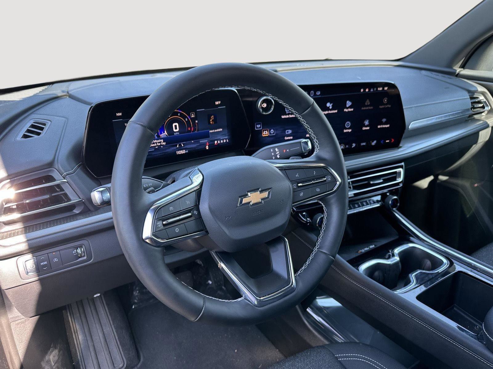 Used 2025 Chevrolet Traverse LT w/ Driver Confidence Package image 9