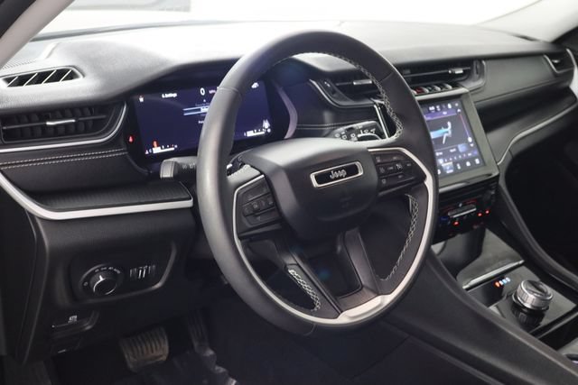 Used 2023 Jeep Grand Cherokee L Laredo AWD/4WD image 18