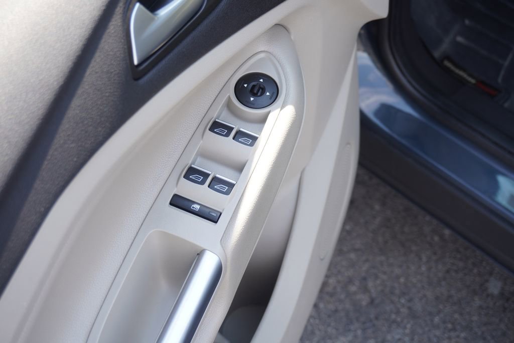 Used 2019 Ford Escape Titanium image 17