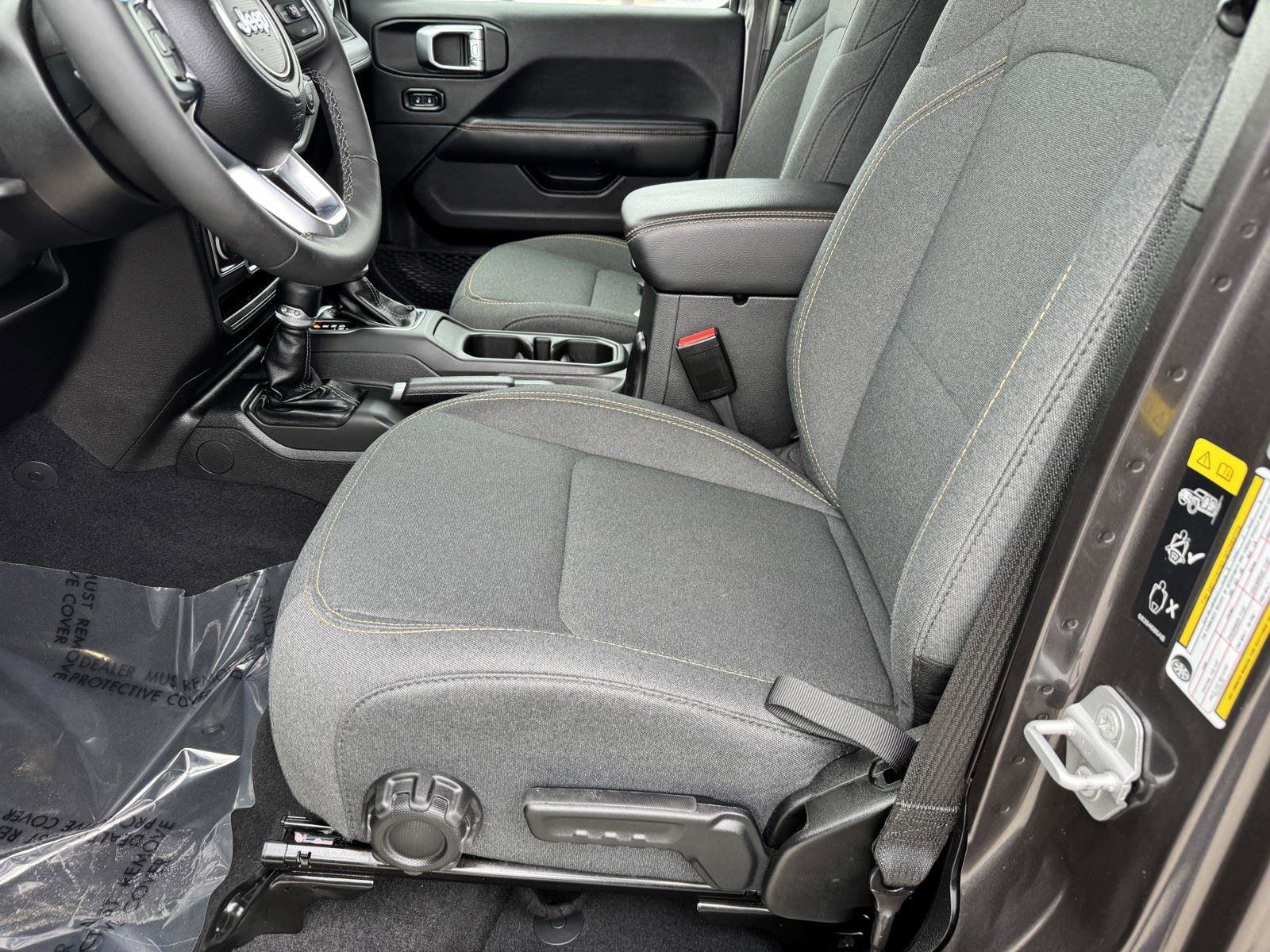 Used 2025 Jeep Wrangler Sahara w/ Safety Group image 15