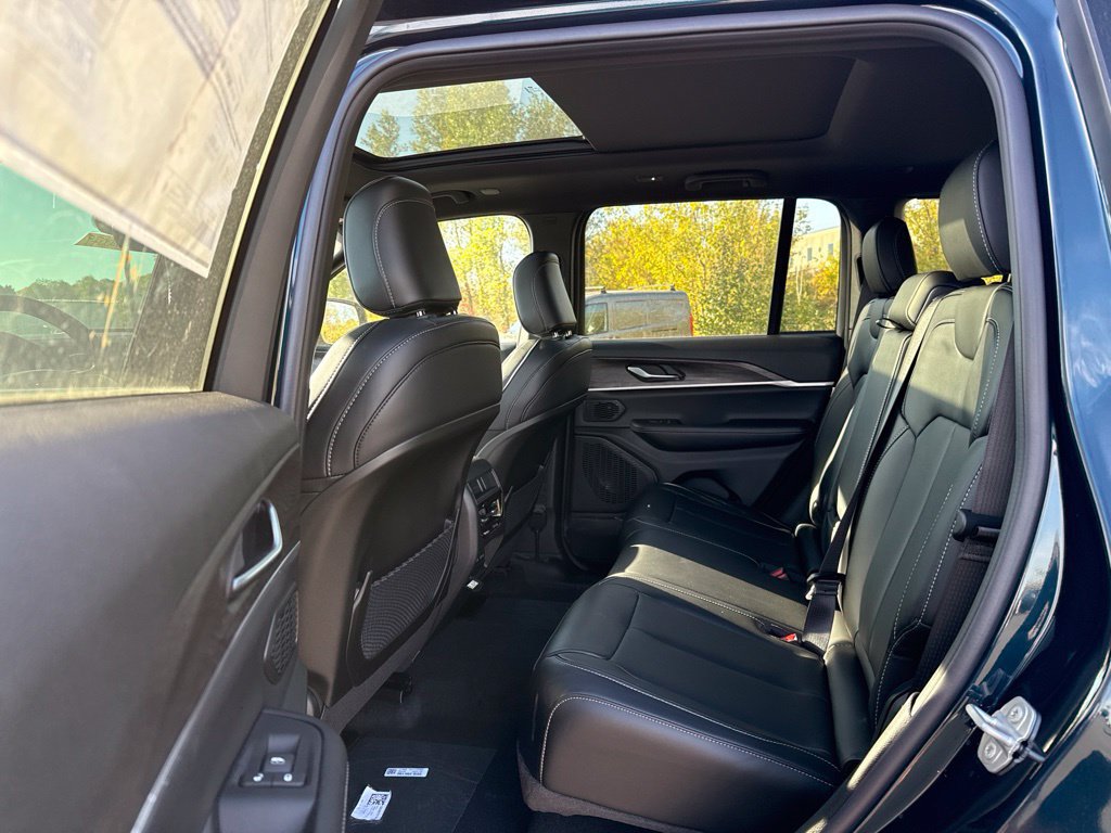 New 2027 Jeep Grand Cherokee Limited AWD/4WD image 22