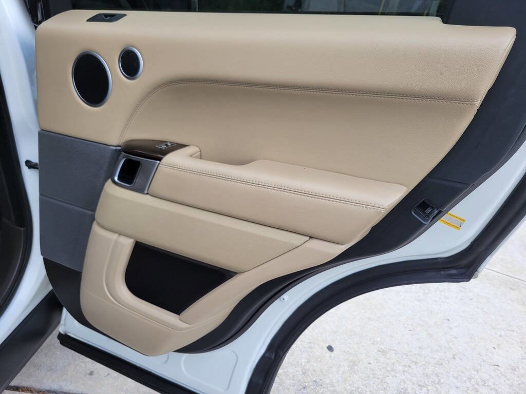 Used 2016 Land Rover Range Rover Sport SE image 26