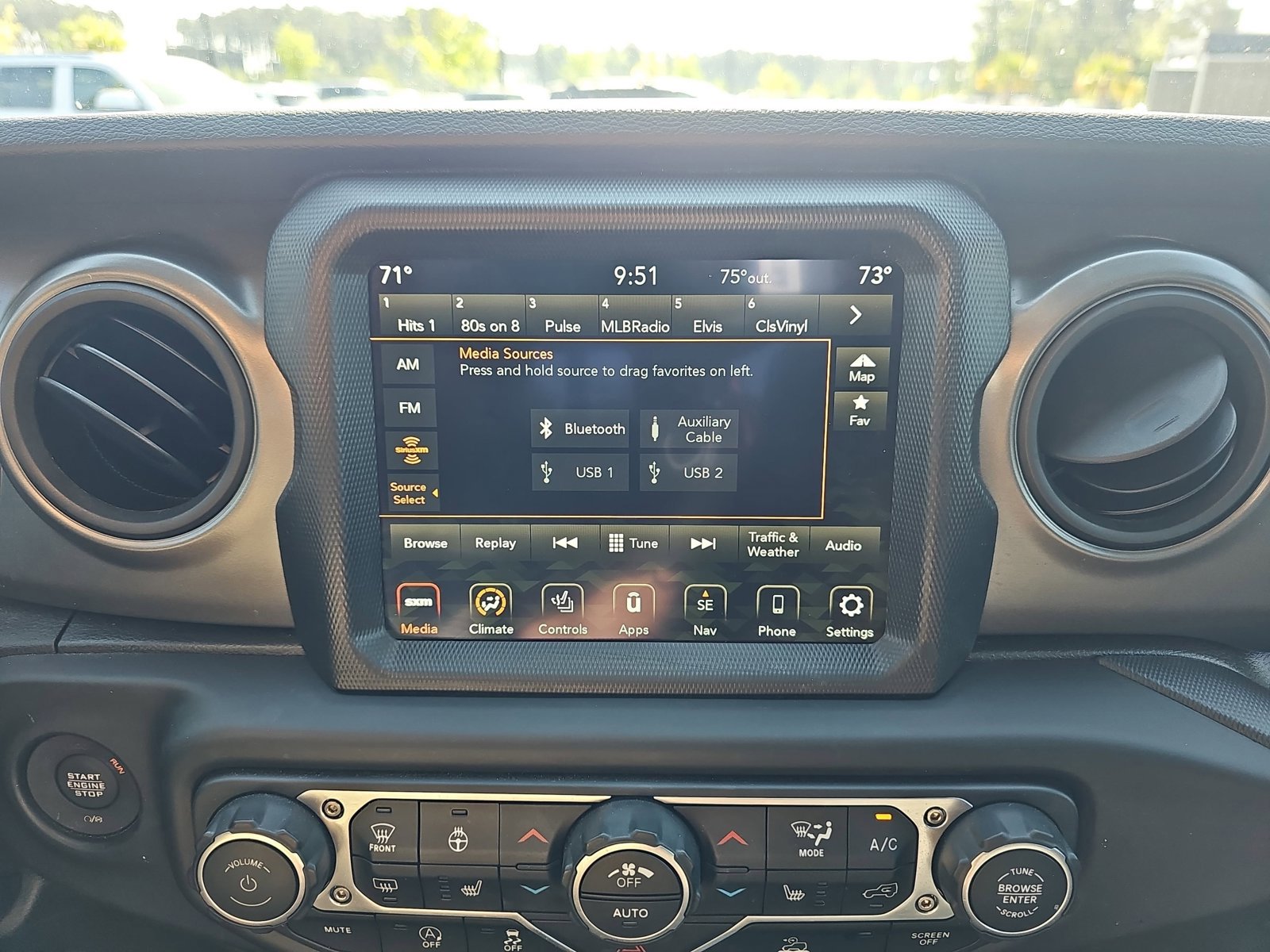Used 2023 Jeep Gladiator Willys AWD/4WD image 21