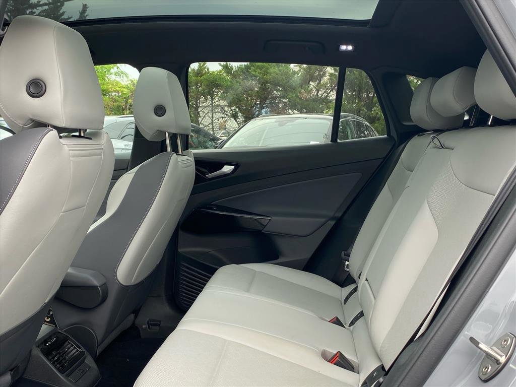 Certified 2022 Volkswagen ID.4 Pro S w/ Gradient Package RWD image 20