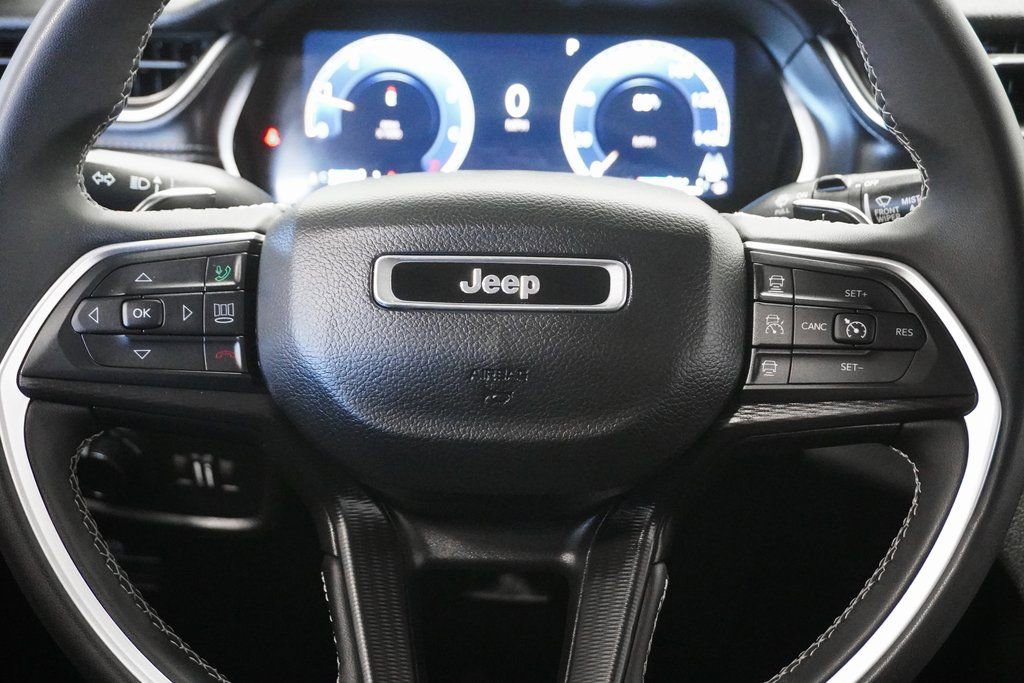 Certified 2024 Jeep Grand Cherokee Laredo image 21