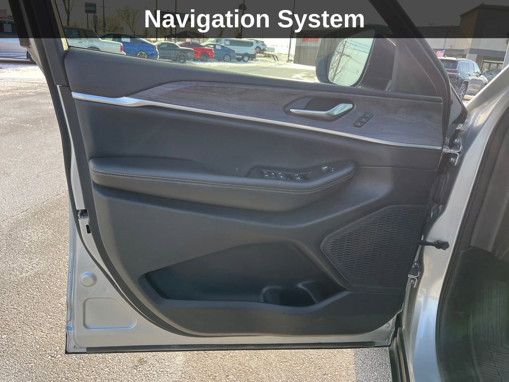 Used 2024 Jeep Grand Cherokee L Limited w/ Luxury Tech Group II image 13