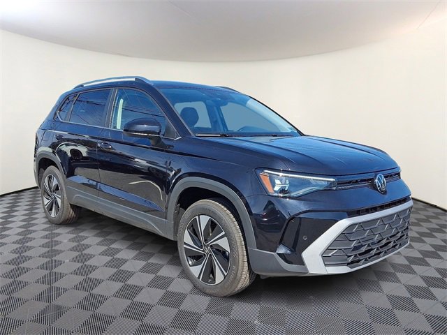 New 2025 Volkswagen Taos SE image 1