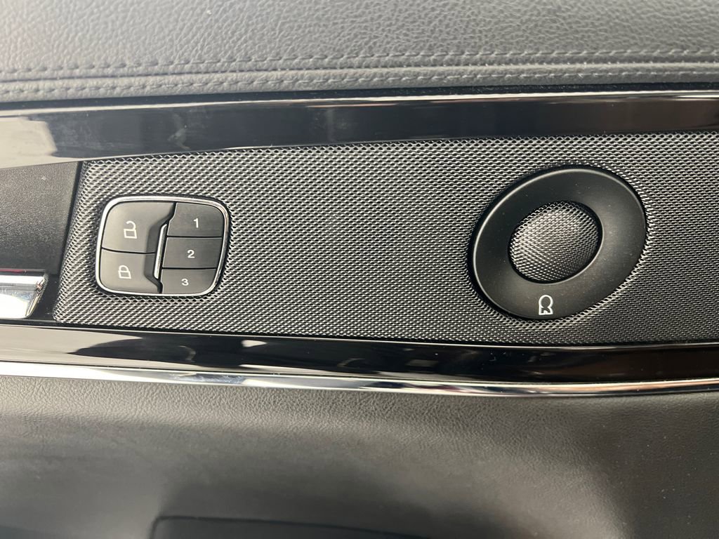 Used 2021 Lincoln Nautilus Reserve w/ Equipment Group 201A image 15