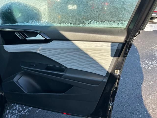 Used 2022 Volkswagen Taos S image 25