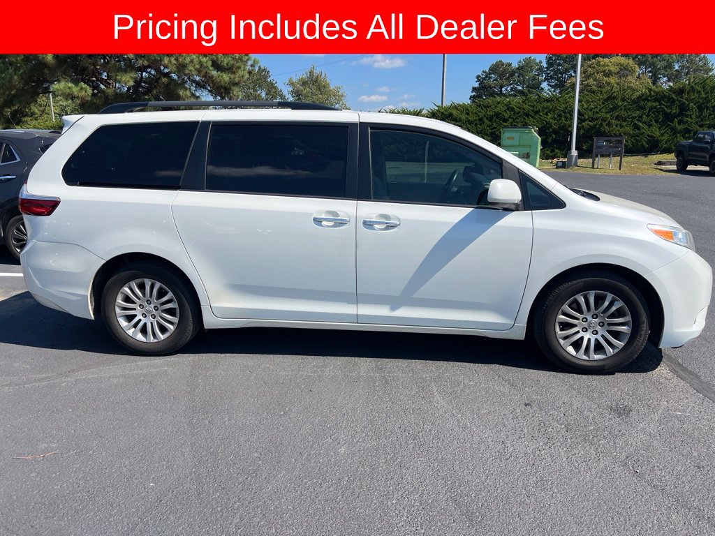 Used 2017 Toyota Sienna XLE FWD image 16