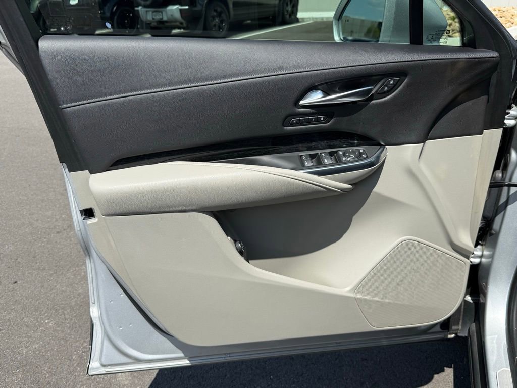 Used 2020 Cadillac XT4 Premium Luxury w/ Cold Weather Package FWD image 15