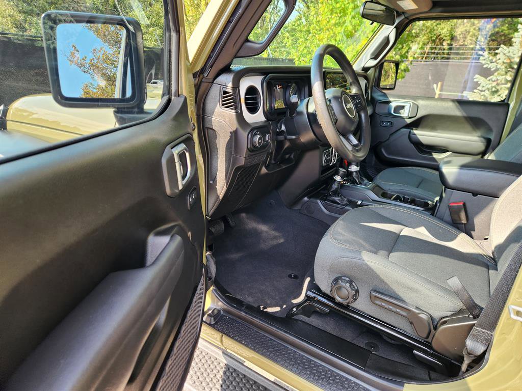 Used 2025 Jeep Wrangler Sport image 29