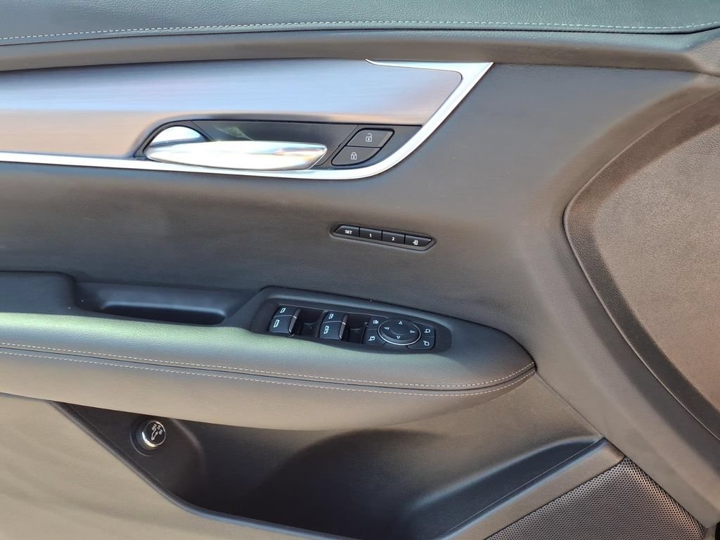 Used 2024 Cadillac XT6 Luxury w/ LPO, Floor Liner Package AWD/4WD image 14