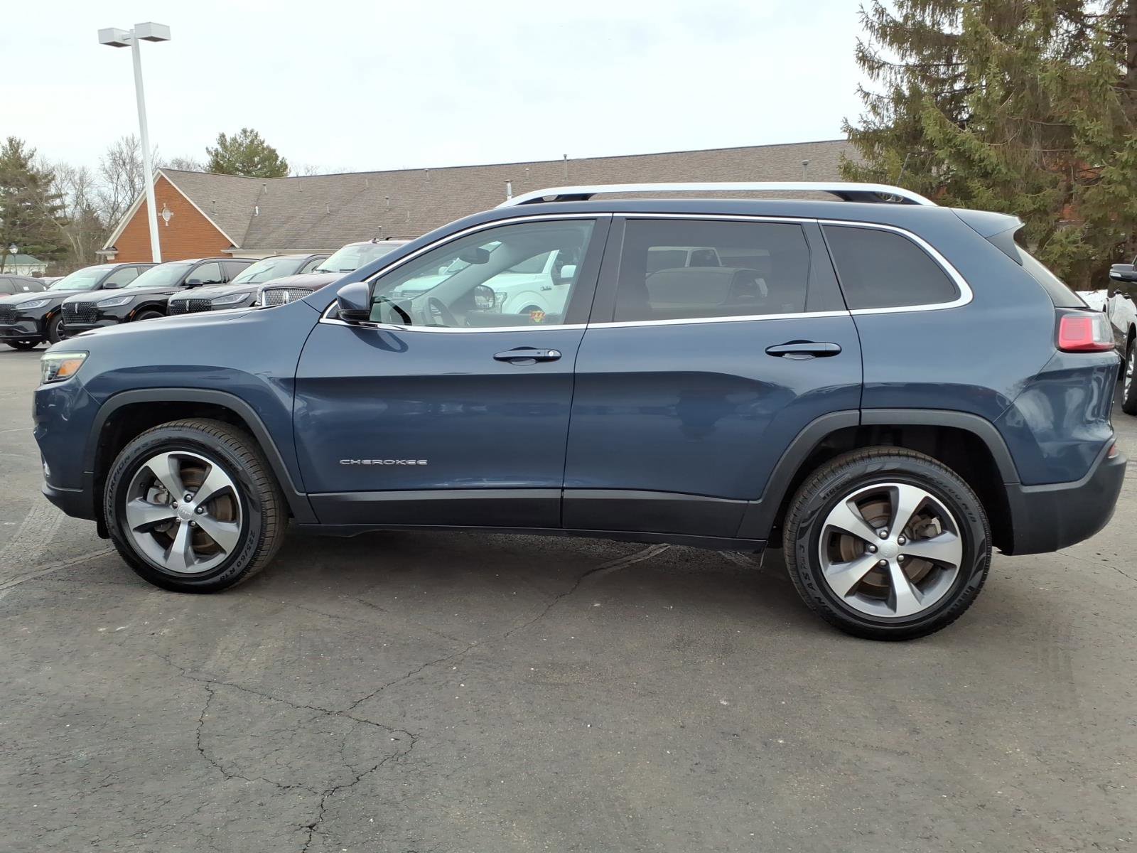 Used 2020 Jeep Cherokee Limited w/ Luxury Group image 4