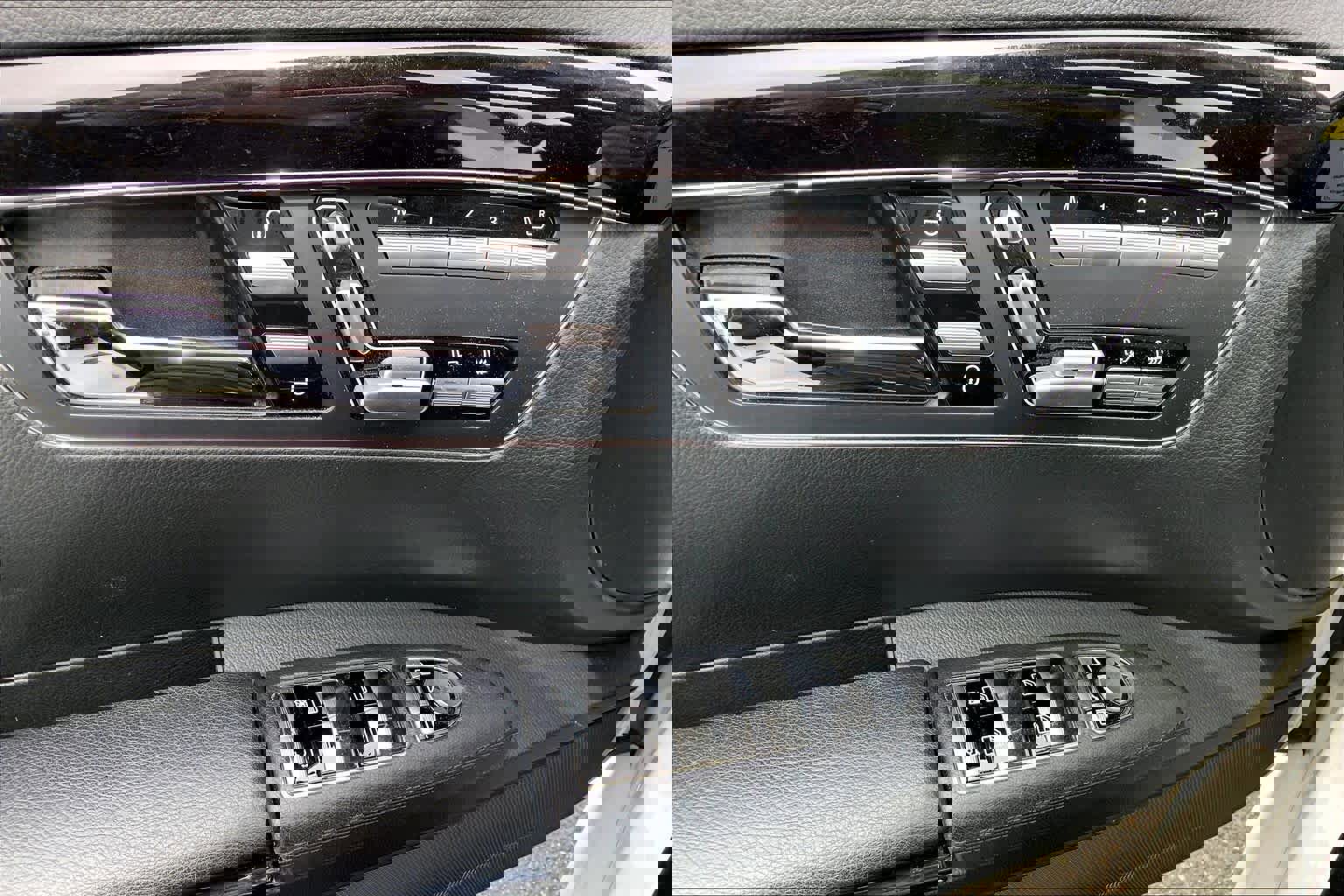 Used 2013 Mercedes-Benz S 550 4MATIC image 36