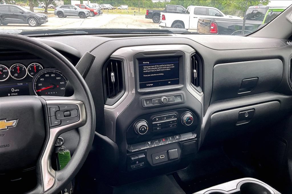 Used 2022 Chevrolet Silverado 2500 Custom w/ Custom Value Package AWD/4WD image 9