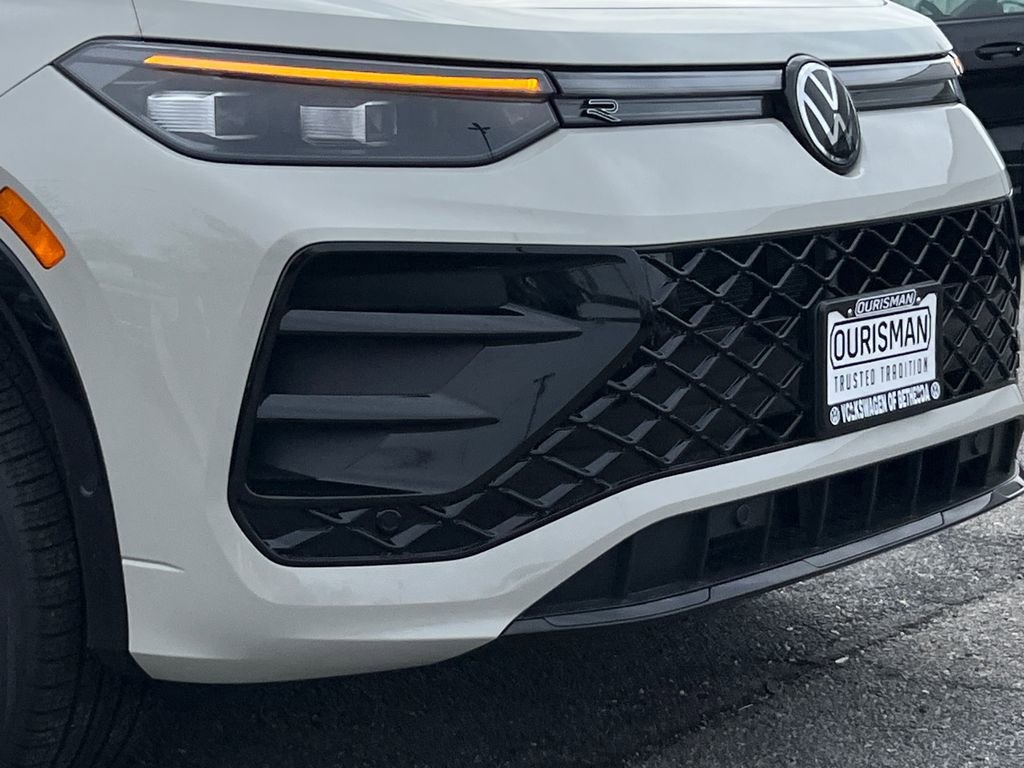 New 2026 Volkswagen Tiguan SE R-Line AWD/4WD image 2