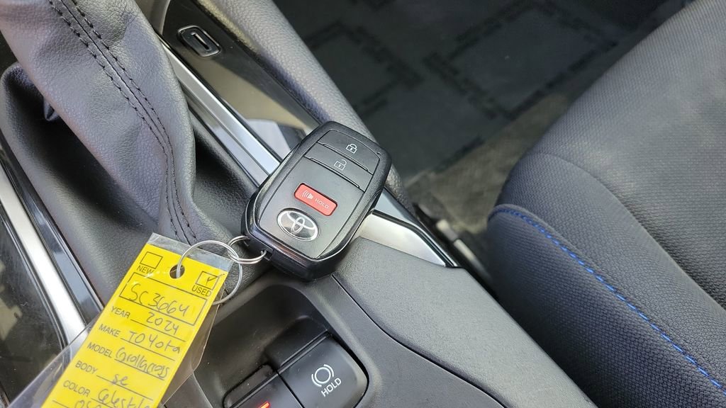 Used 2024 Toyota Corolla Cross SE image 28