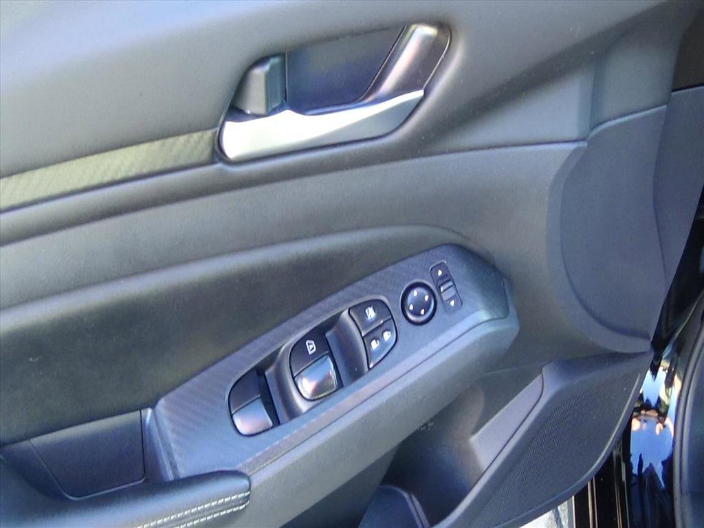 Used 2025 Nissan Altima 2.5 SV FWD image 13