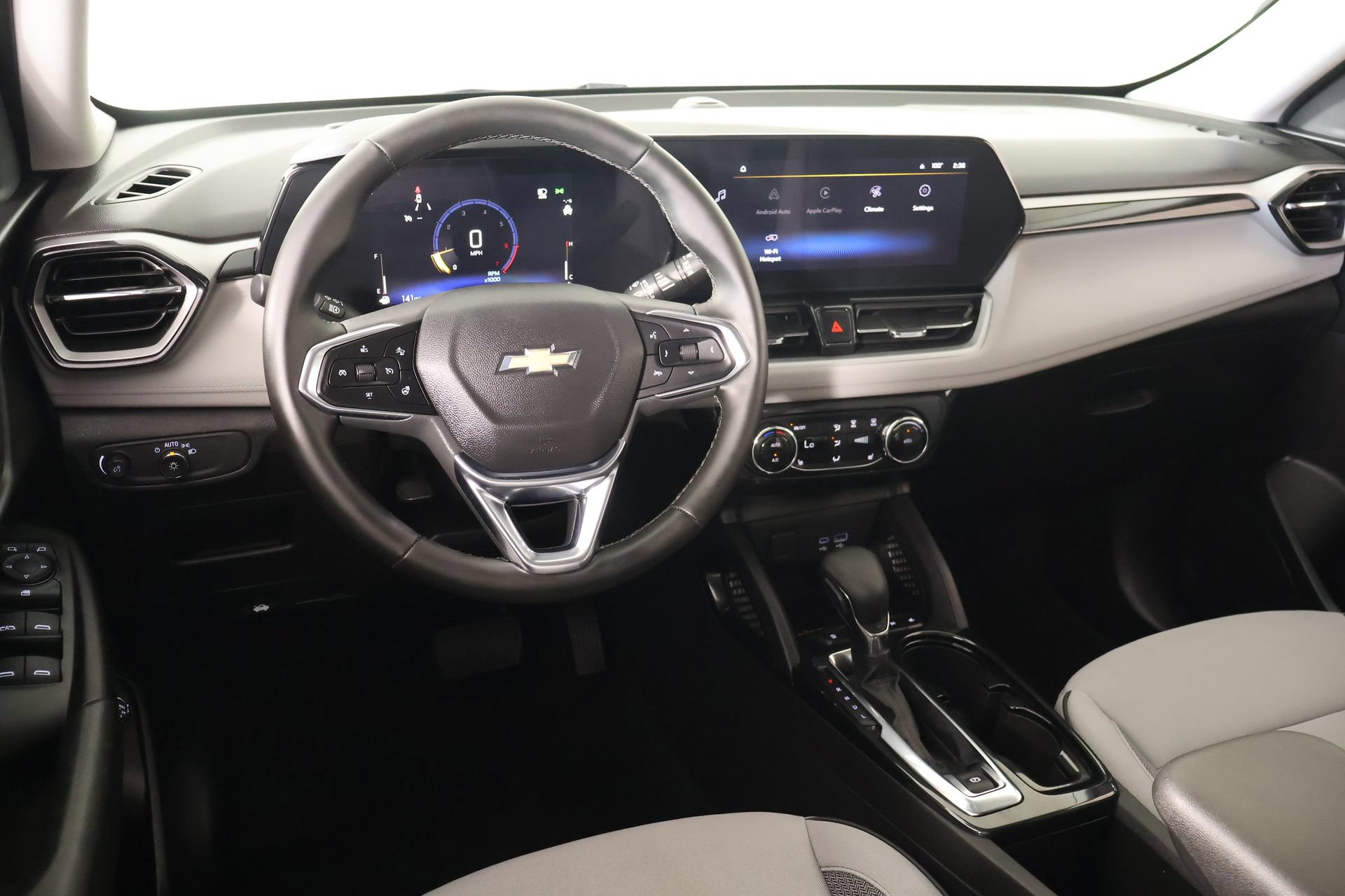 Used 2026 Chevrolet TrailBlazer LT w/ Convenience Package FWD image 2