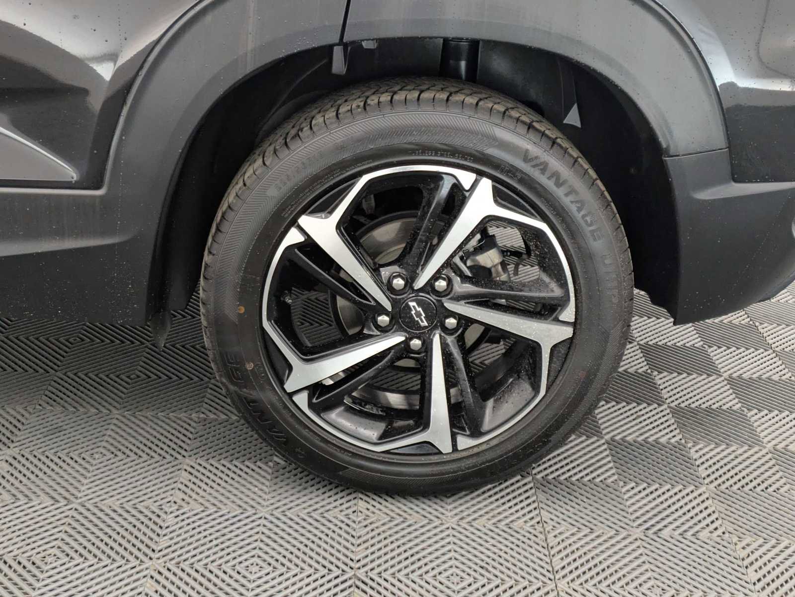 Used 2022 Chevrolet TrailBlazer RS w/ Sun and Liftgate Package image 14