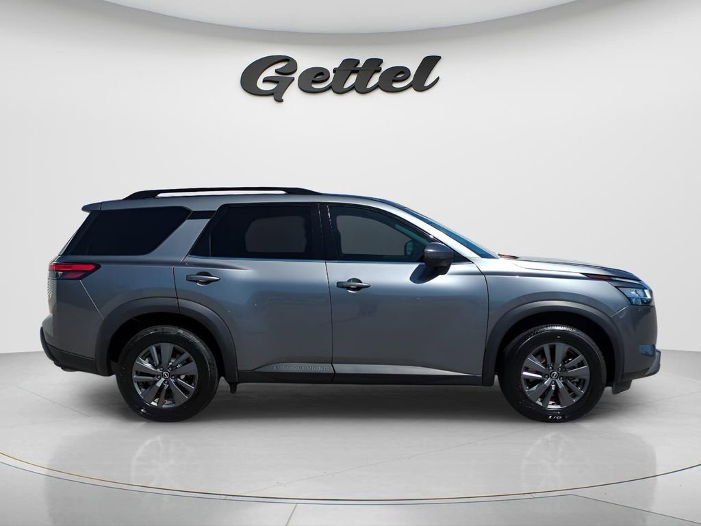 Certified 2022 Nissan Pathfinder SV w/ SV Premium Package AWD/4WD image 4