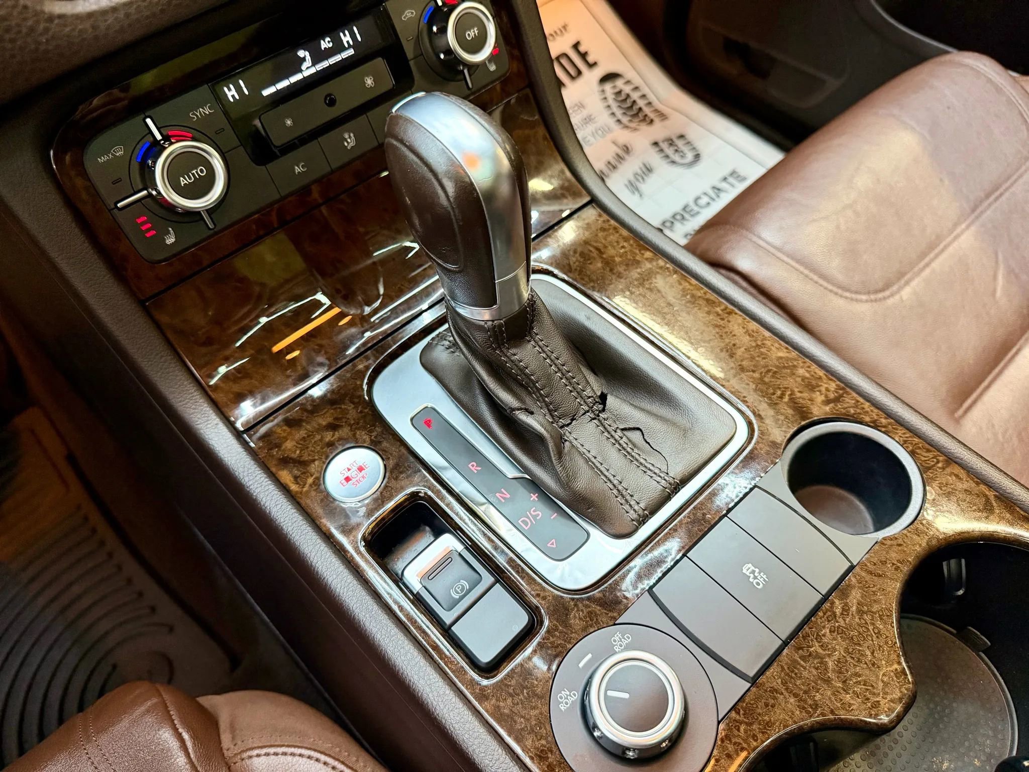 Used 2013 Volkswagen Touareg TDI image 19