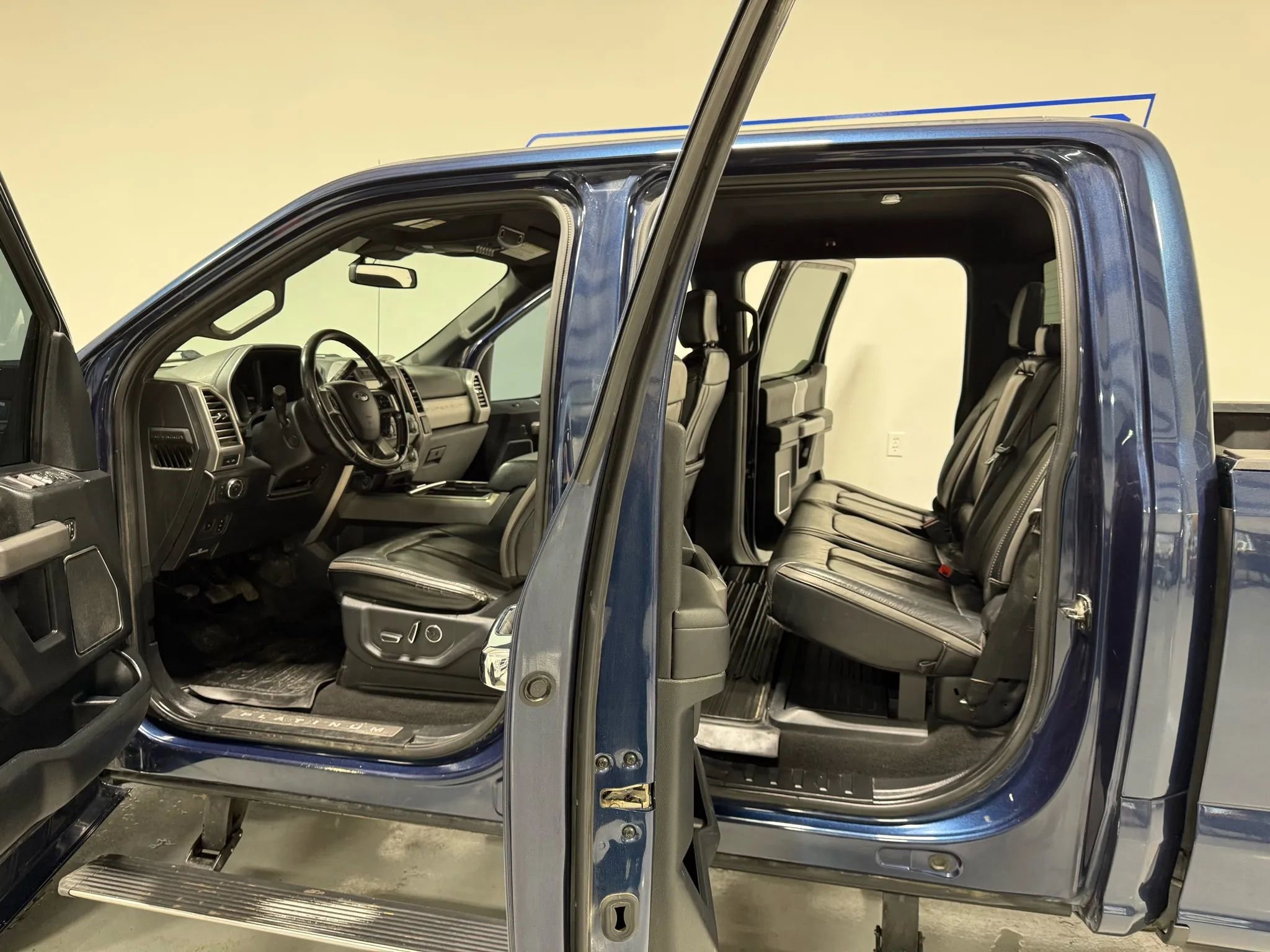 Used 2020 Ford F350 Platinum w/ FX4 Off-Road Package image 14