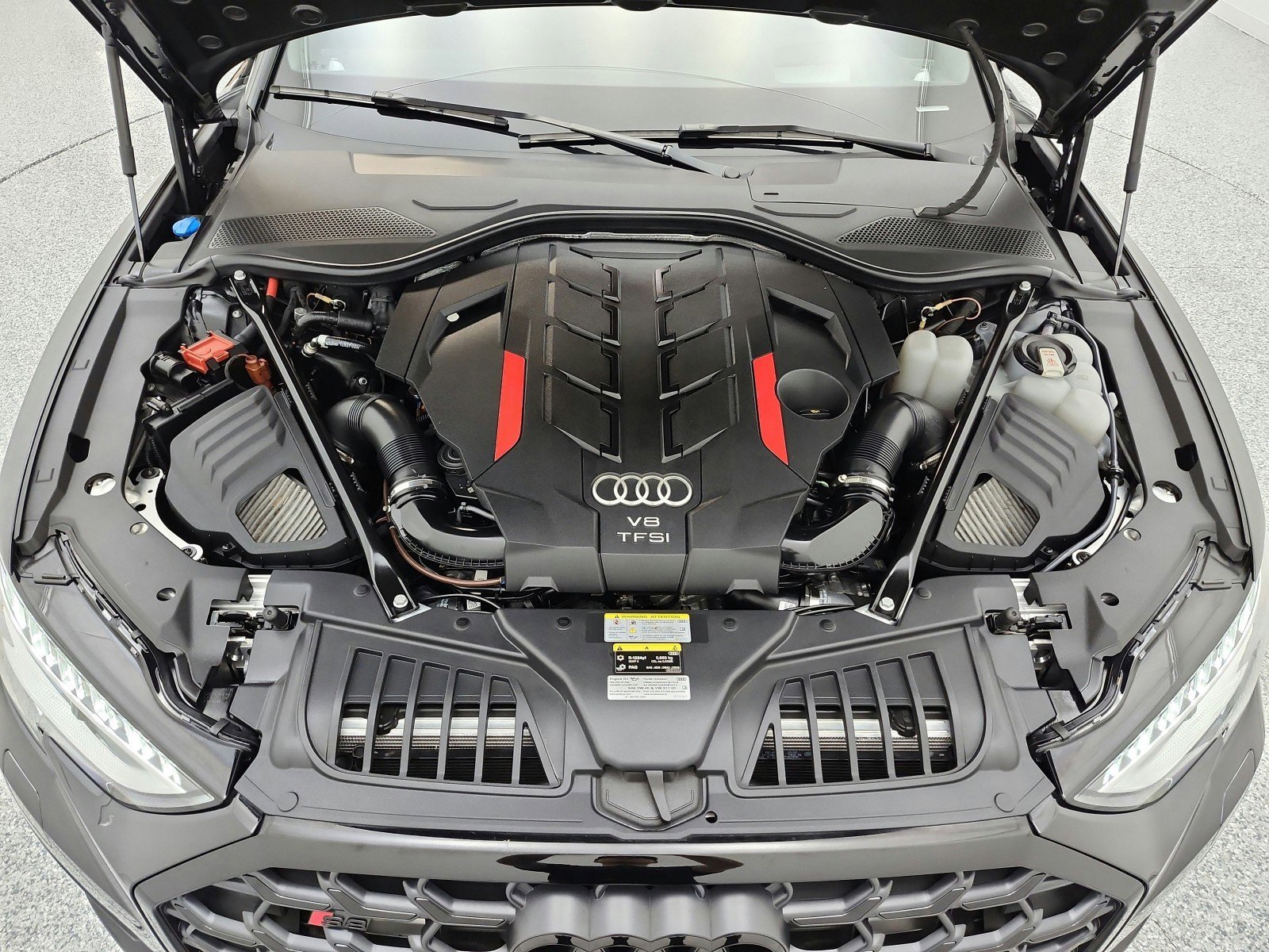 Used 2022 Audi S8 AWD/4WD image 16