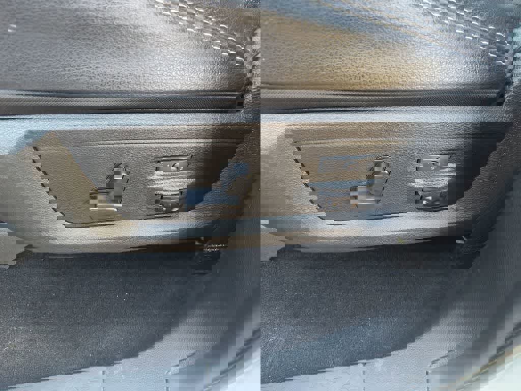 Used 2018 RAM 1500 Laramie w/ Convenience Group image 12