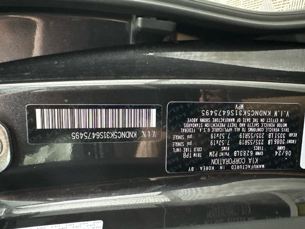 Used 2025 Kia Carnival EX FWD image 34