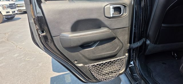 Used 2018 Jeep Wrangler Unlimited Sahara AWD/4WD image 11