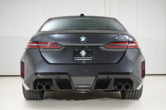 Used 2025 BMW M5 w/ Executive Package image 14