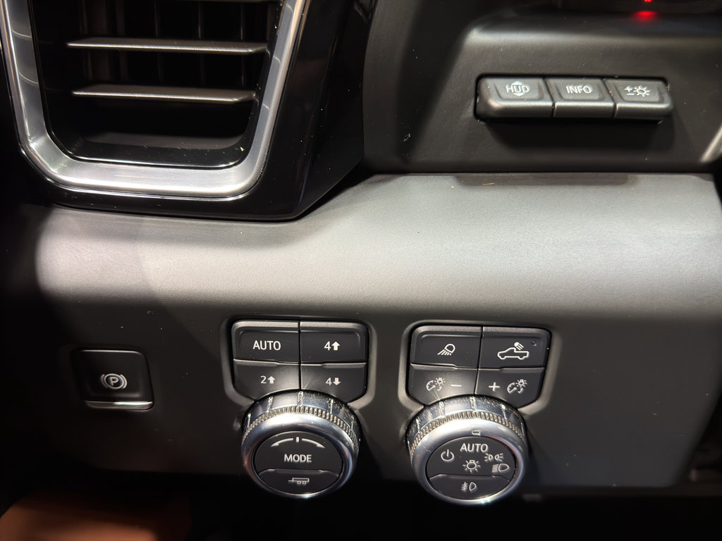 Used 2025 GMC Sierra 3500 Denali Ultimate image 39