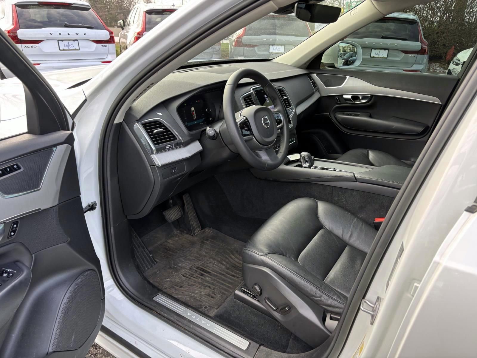 Used 2023 Volvo XC90 B5 Core w/ Protection Package Premier image 25