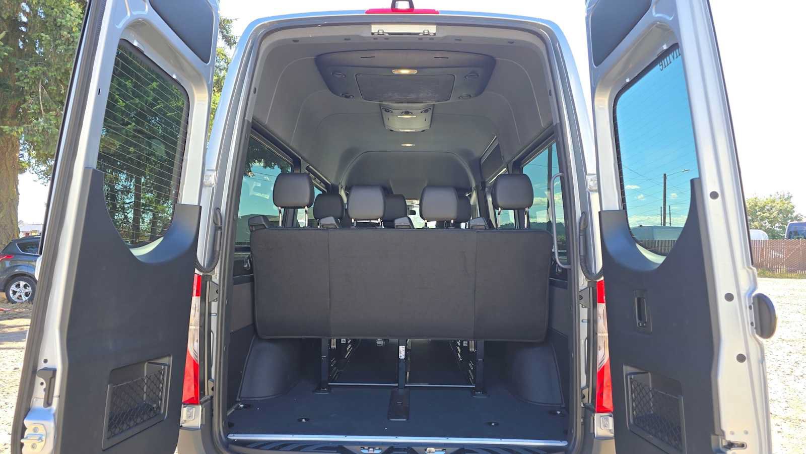 Used 2025 Mercedes-Benz Sprinter 2500 image 19