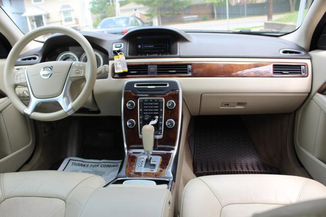 Used 2012 Volvo XC70 3.2 image 11